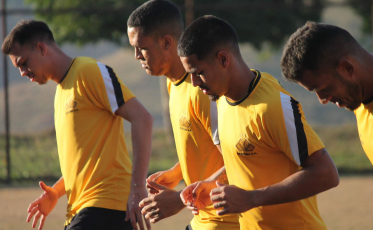 Tencati terá que mexer na defesa contra o Tombense