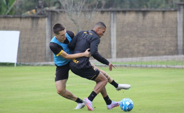 Hygor fica à disposição de Tencati para jogo contra o Avaí