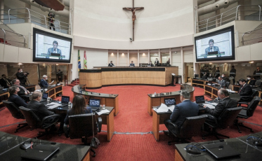 Votação do relatório no tribunal do impeachment é marcada para dia 23