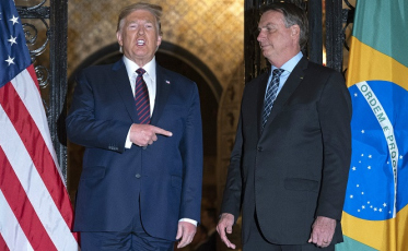Alinhados ideologicamente, Trump e Bolsonaro atuam de forma diferente em meio a pandemia