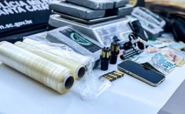 Com dez quilos de cocaína e arma de fogo, homem é preso em Tubarão