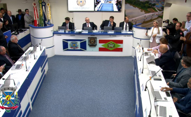 Eleição indireta define Jairo Cascaes como prefeito de Tubarão