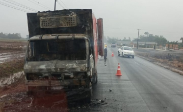 SC-285: caminhão pega fogo em Turvo