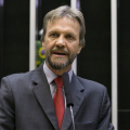 Deputado de SC propõe até seis anos de prisão por perseguição política no trabalho