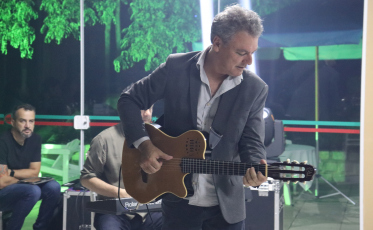 Samba, clássicos e borogodó: Luiz Meira encanta o público Sul Catarinense (FOTOS E VÍDEOS)