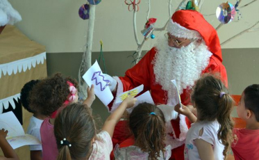 Campanha interna da Unesc arrecada presentes para crianças do Renascer