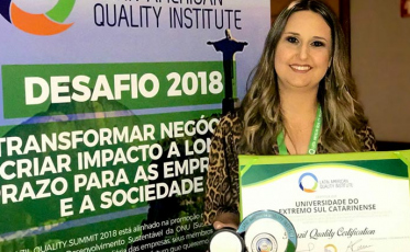 Unesc recebe certificado internacional por rendimento na área de gestão