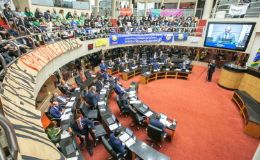 Com ampla margem de votos, Universidade Gratuita é aprovado na Alesc (VÍDEO)