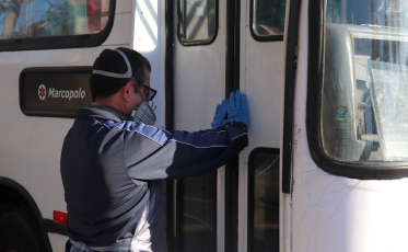 Unesc realiza desinfecção dos ônibus com a tecnologia do ozônio (VÍDEO)
