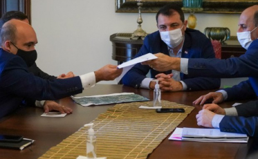 Governador recebe projeto de pavimentação da SC-440 em Urussanga