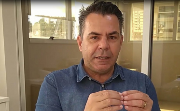 Vampiro insatisfeito com as decisões da Celesc