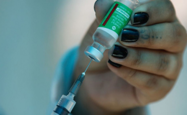 “As pessoas não devem de maneira nenhuma deixar de se vacinar em função de efeitos colaterais”