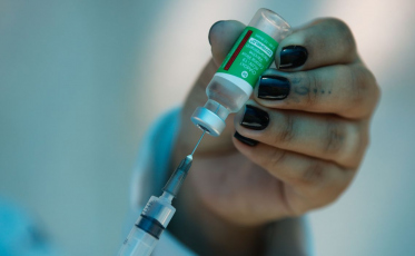 Anvisa recomenda suspensão imediata de vacina AstraZeneca em grávidas