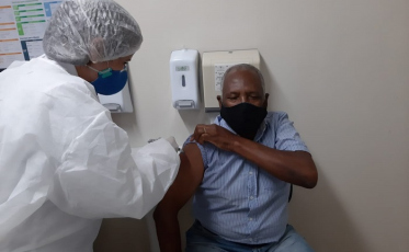 Salvaro assina decreto que pune quem se recusar a tomar vacina (VÍDEO) 