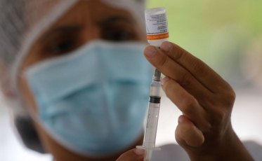 Covid-19: Saúde vai antecipar vacinação de profissionais da educação