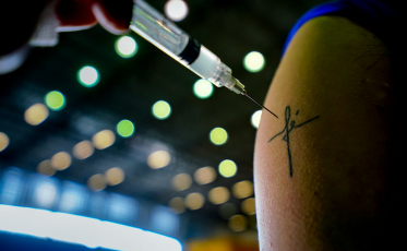 A pandemia, novas drogas e reforços vacinais