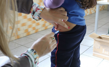 Dia 'D' de vacinação contra a poliomielite e sarampo acontece neste sábado