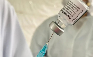 Covid-19: maiores de 40 anos podem tomar segunda dose de reforço neste fim de semana 