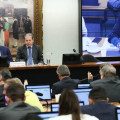 Redução da maioridade penal para 16 anos passa na CCJ e avança na Câmara
