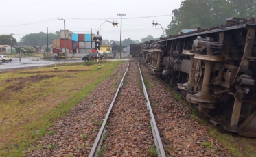 Cinco vagões tombam em Criciúma e interrompem o trânsito; veja local