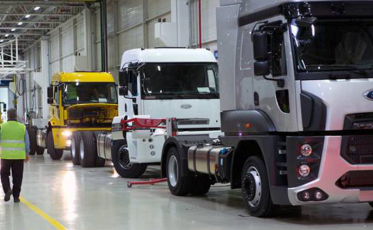 Após queda de quase 70%, venda de caminhões volta a crescer no Brasil