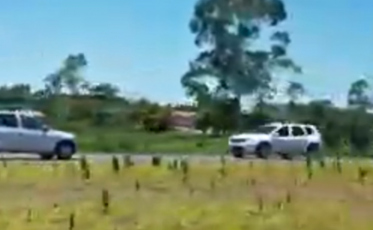 Veículo pega a contramão na Via Rápida (VÍDEO)