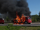 Veículo pega fogo e é destruído pelas chamas em Criciúma