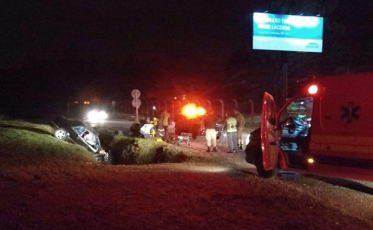 Veículo sai da pista e condutor fica ferido