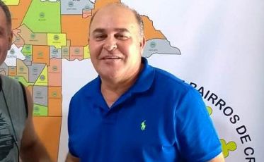 Paiol gostaria de dividir a cadeira com Angela Mello, se fosse possível