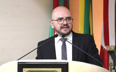 “Tem muita falta de comunicação”, diz vereador presidente da Comissão Temporária da Casan