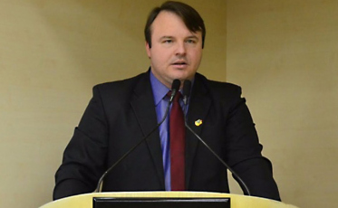 Potelecki pretende ser a voz do Governo na Câmara