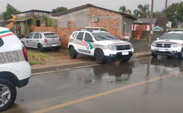 Três homens são presos por tráfico de drogas e roubo em Criciúma