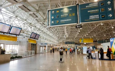 Gastos com viagens ao exterior caem quase 21% em agosto