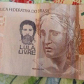 Danificar cédulas de dinheiro é crime