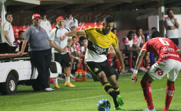 Com dois a menos em campo, Criciúma garante o empate contra o Vila Nova