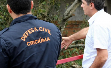 Com o alerta da Defesa Civil, Salvaro verifica rios e córregos de Criciúma