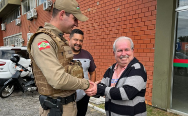 Criciúma: Policiais que atuaram em incêndio a um edifício recebem a gratidão dos moradores