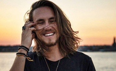 Vitor Kley é a atração da Comenda Colibri (VÍDEO)
