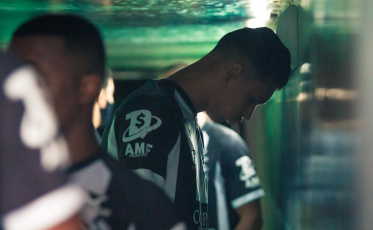 Rivais usam contas oficiais para zoar o Figueirense pelo rebaixamento