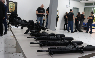 Polícia Civil de Criciúma recebe dez fuzis israelenses com verba do convênio com a Prefeitura