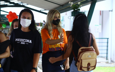 Corredores cheios de cor e vida: alunos voltam presencialmente à Unesc