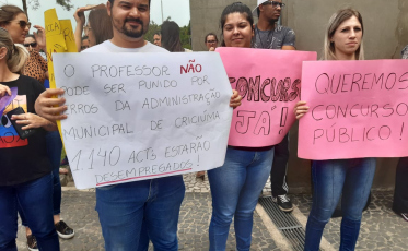 Prefeitura desconta salário de professores manifestantes; sindicato denuncia assédio moral