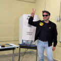 Candidato a presidente, Renan Santos vota em São Paulo
