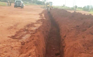 Coronavírus: paraguaios cavam valas para que brasileiros não entrem no país