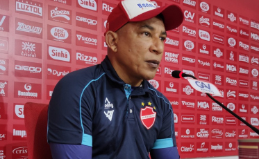 Hemerson Maria relata que jogadores queriam determinar até horário de treinamentos