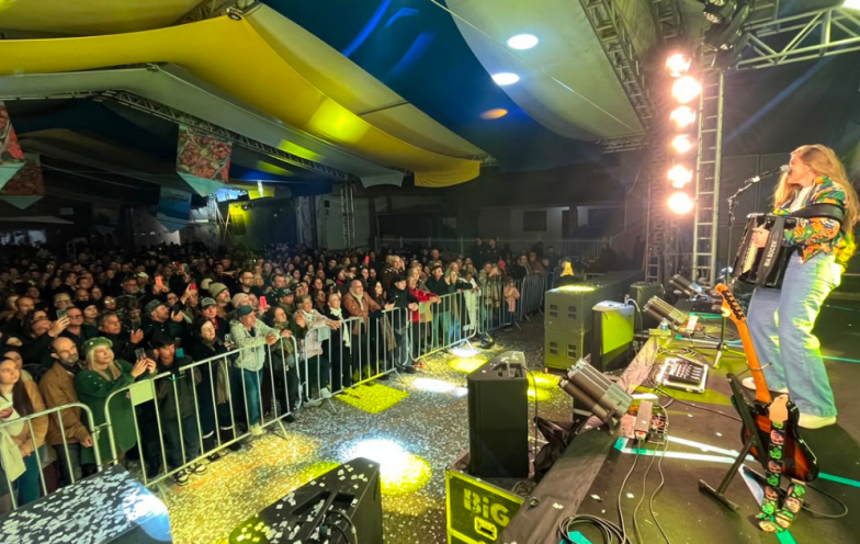 Show nacional de Samuel Rosa encerra neste domingo a 33ª Festa do Peixe