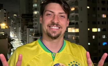 Filho de Bolsonaro anuncia pré-candidatura a deputado federal por SC 