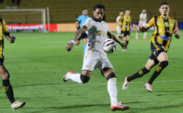 Diego Gonçalves decide com golaço e Criciúma encerra turno com campanha histórica