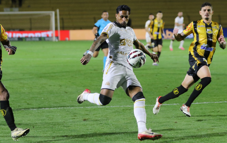 Diego Gonçalves decide com golaço e Criciúma encerra turno com campanha histórica