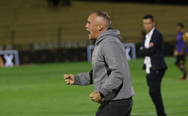 Eduardo Baptista faz alerta mesmo após primeiro turno histórico do Criciúma